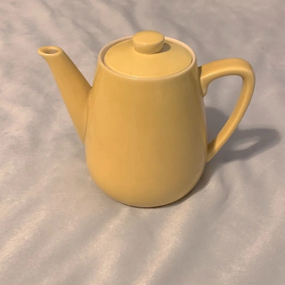 Villeroy and Boch vintage yellow tea pot 4 made in Luxembourg personal coffee
